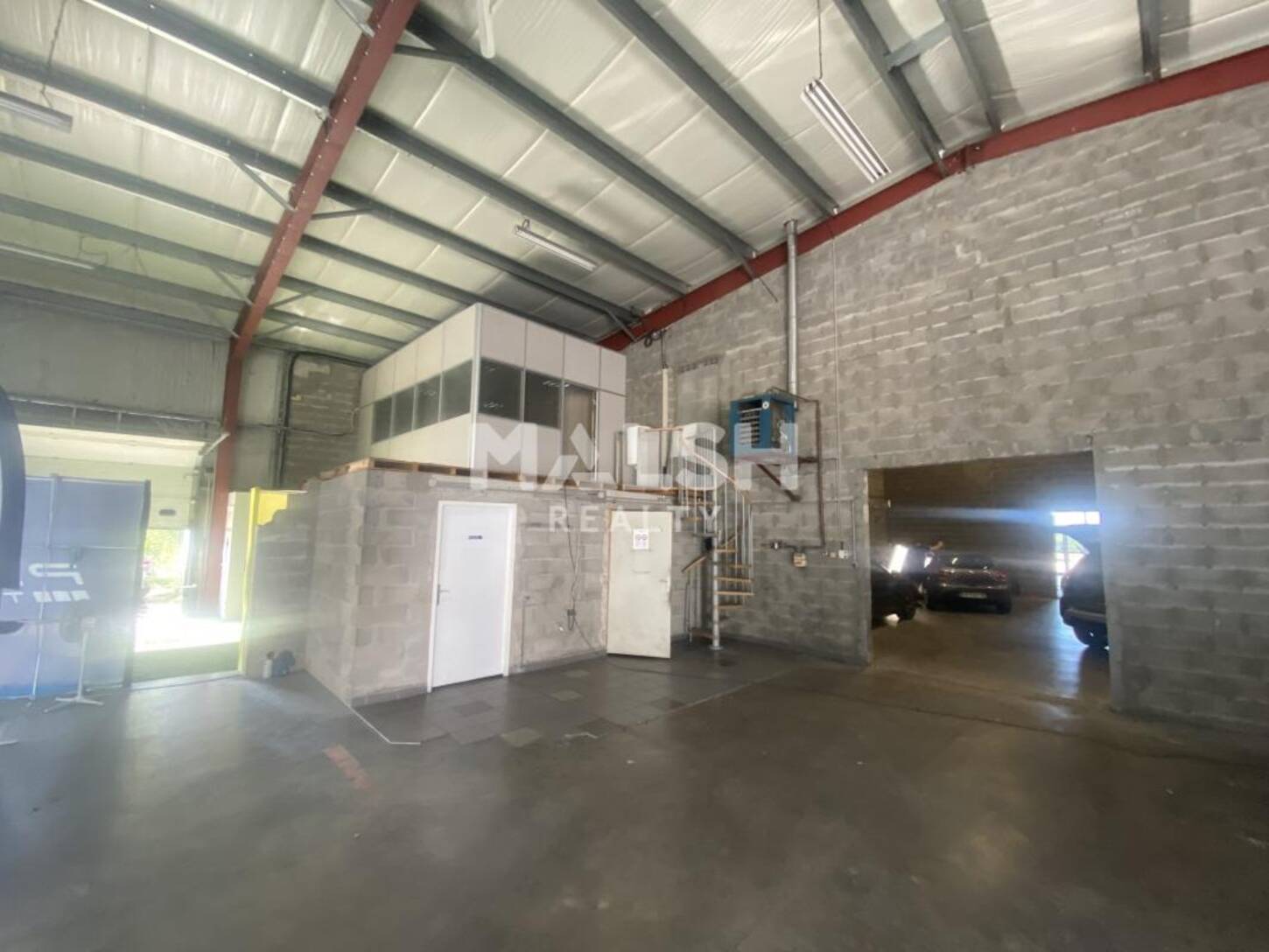 MALSH Realty & Property - Local d'activités - Nord Isère ( Ile d'Abeau / St Quentin Falavier ) - Voiron - 2