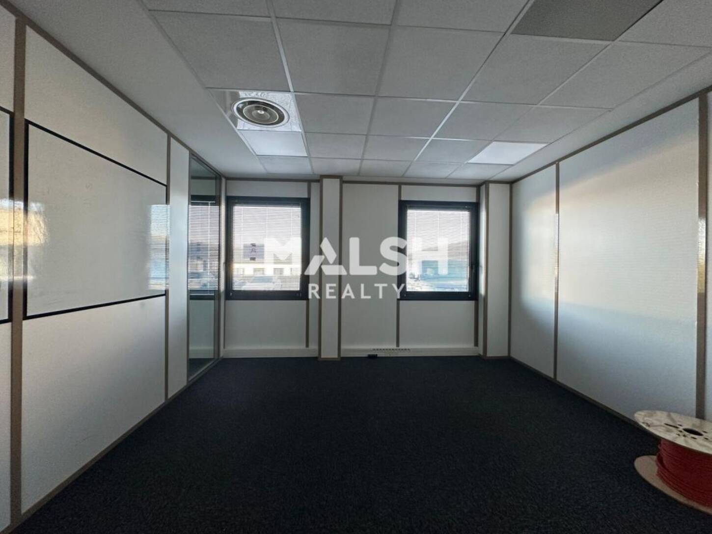 MALSH Realty & Property - Bureau - Extérieurs NORD (Villefranche / Belleville) - Limas - 2