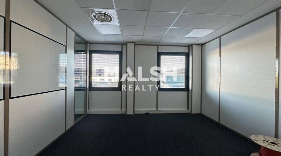 MALSH Realty & Property - Bureau - Extérieurs NORD (Villefranche / Belleville) - Limas - 2