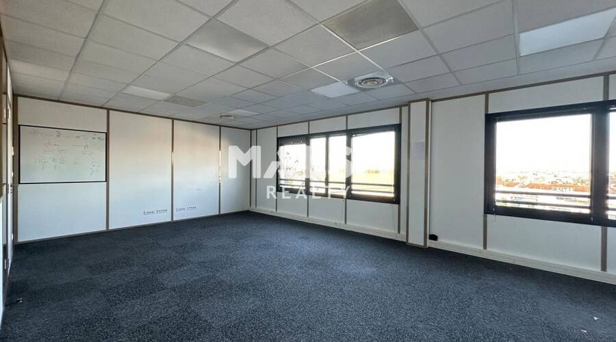 MALSH Realty & Property - Bureau - Extérieurs NORD (Villefranche / Belleville) - Limas - 6