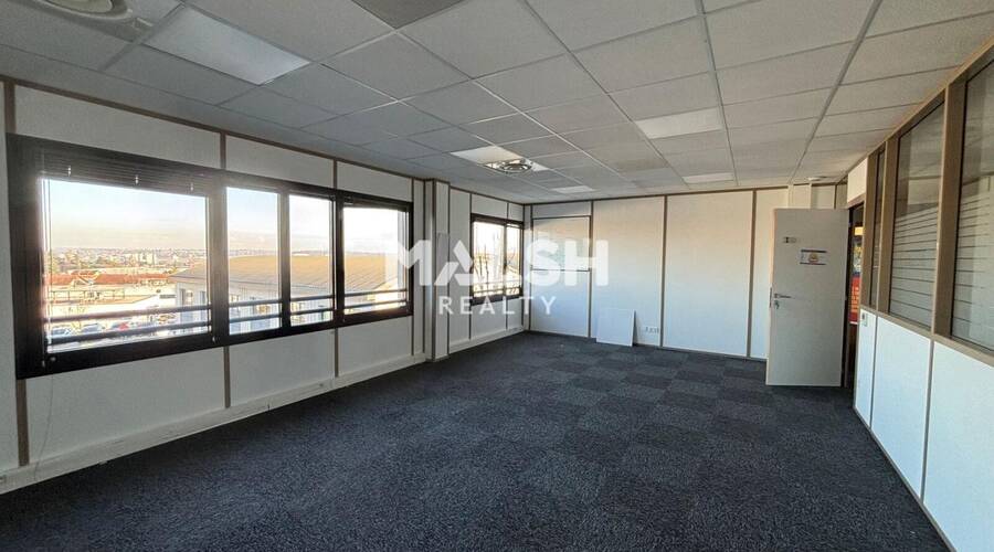 MALSH Realty & Property - Bureau - Extérieurs NORD (Villefranche / Belleville) - Limas - 13