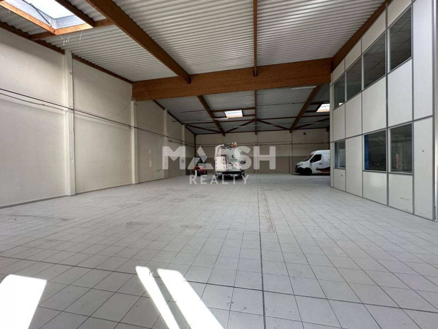 MALSH Realty & Property - Local d'activités - Lyon Nord Est (Rhône Amont) - Décines-Charpieu - 2