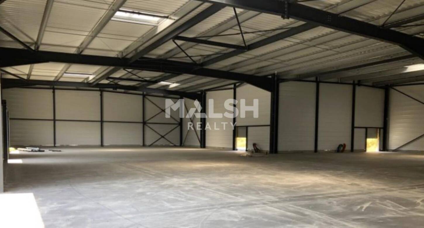 MALSH Realty & Property - Local commercial - Extérieurs NORD (Villefranche / Belleville) - Anse - 2