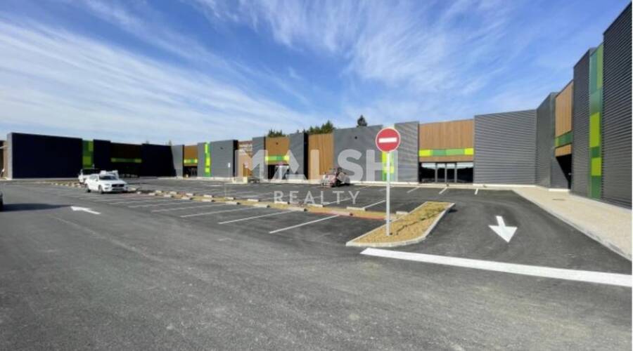 MALSH Realty & Property - Local commercial - Extérieurs NORD (Villefranche / Belleville) - Anse - 6