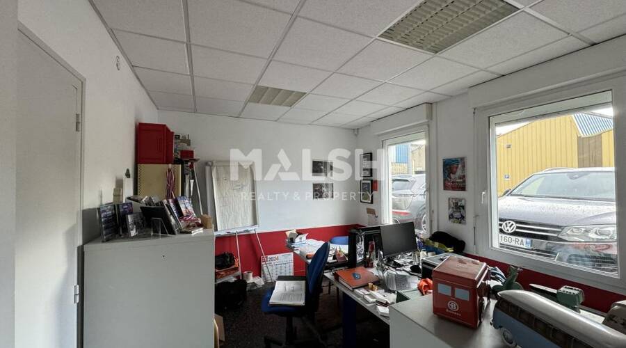 MALSH Realty & Property - Local d'activités - Chambon-Feugerolles - 3