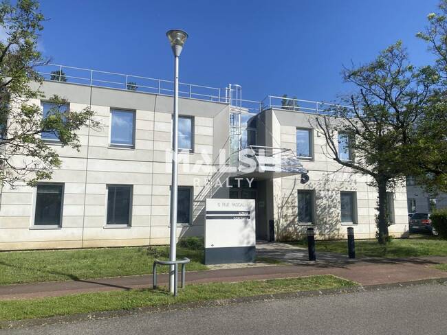 MALSH Realty & Property - Bureau - Lyon EST (St Priest /Mi Plaine/ A43 / Eurexpo) - Bron - 1