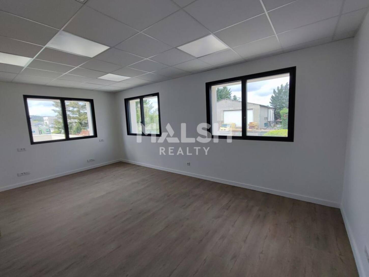 MALSH Realty & Property - Local d'activités - Extérieurs OUEST (Tarare / Arbresle) - Mornant - 2