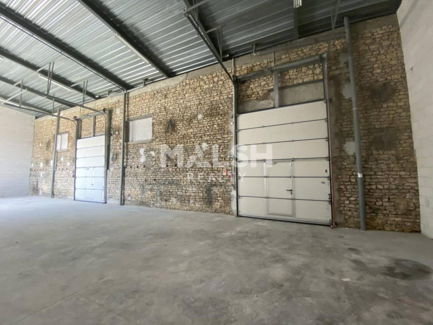 MALSH Realty & Property - Local d'activités - Extérieurs NORD (Villefranche / Belleville) - Anse - 2