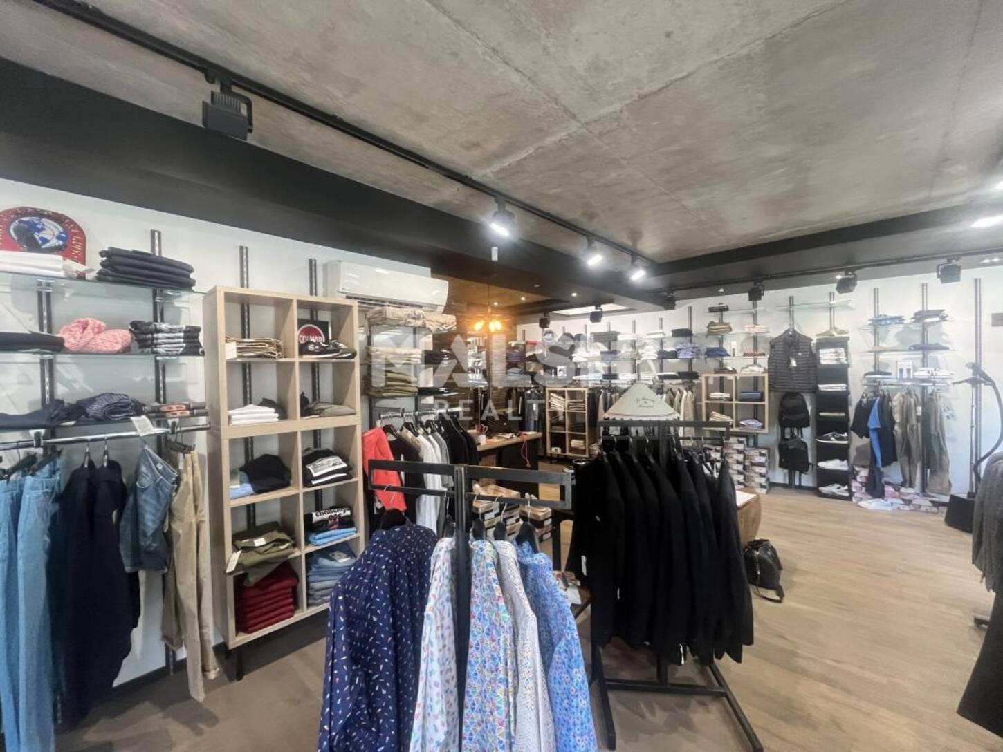 MALSH Realty & Property - Local commercial - Lyon Nord Ouest (Techlid / Monts d'Or) - Charbonnières-les-Bains - 2