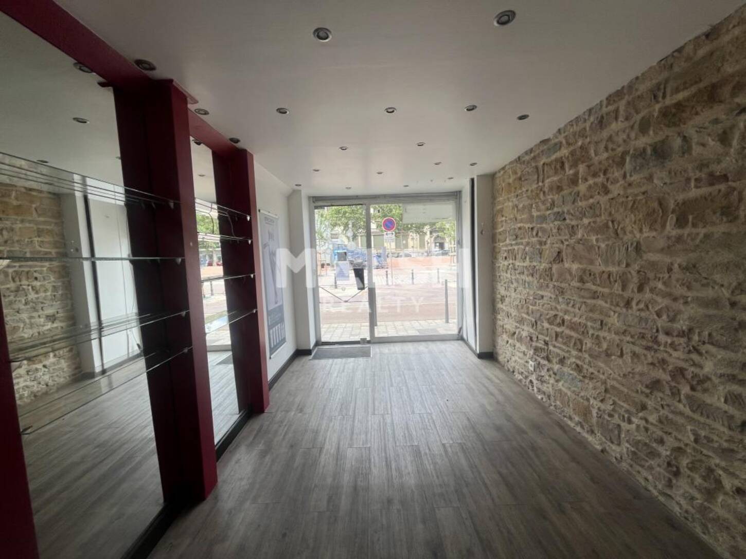 MALSH Realty & Property - Local commercial - Lyon 8°/ Hôpitaux - Lyon 8 - 2