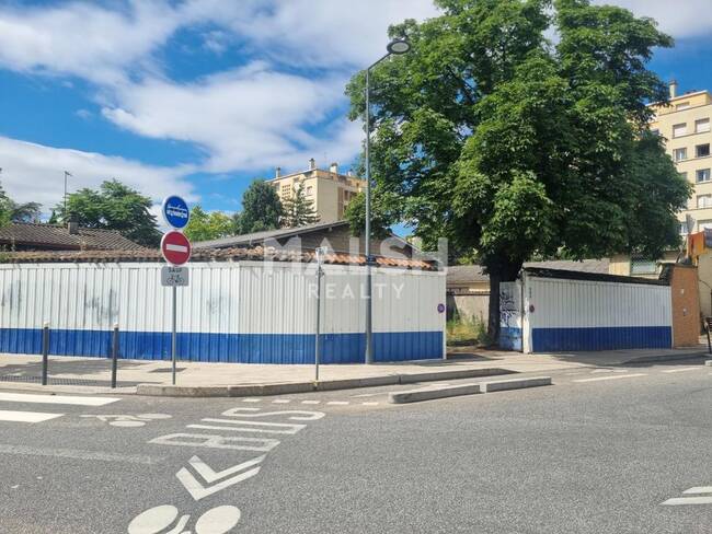 MALSH Realty & Property - Local commercial - Carré de Soie / Grand Clément / Bel Air - Villeurbanne - 1