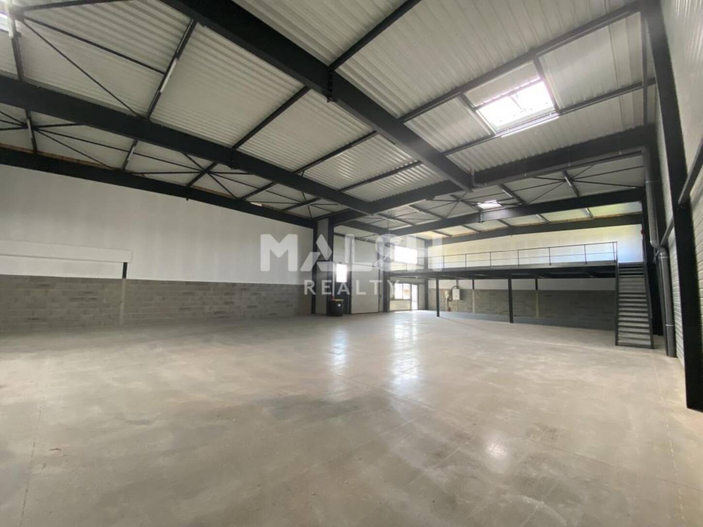 MALSH Realty & Property - Local d'activités - Extérieurs NORD (Villefranche / Belleville) - Frans - 2