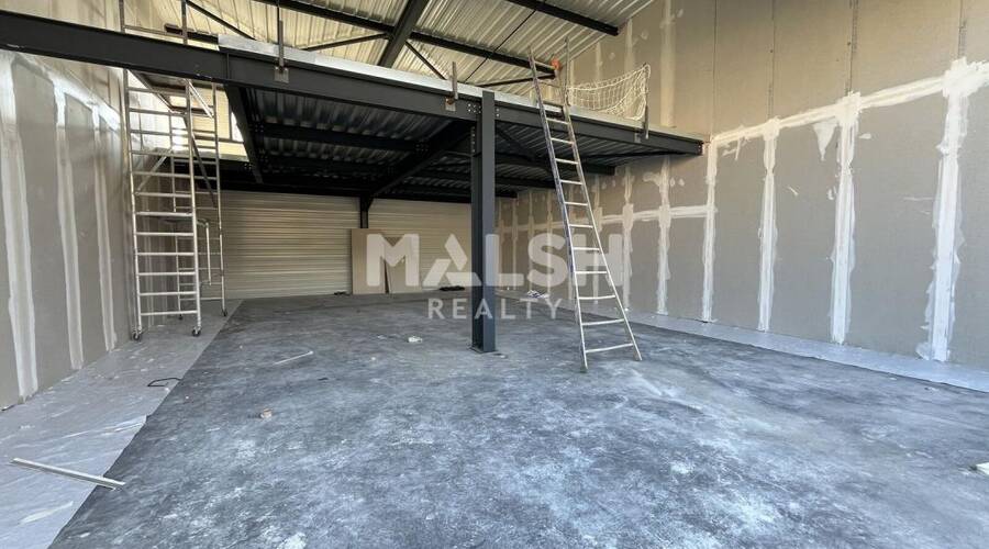 MALSH Realty & Property - Local commercial - Extérieurs NORD (Villefranche / Belleville) - Limas - 1