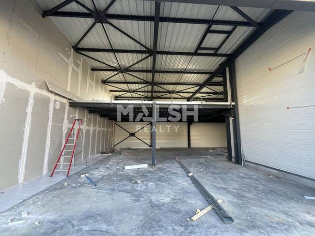 MALSH Realty & Property - Local commercial - Extérieurs NORD (Villefranche / Belleville) - Limas - 1