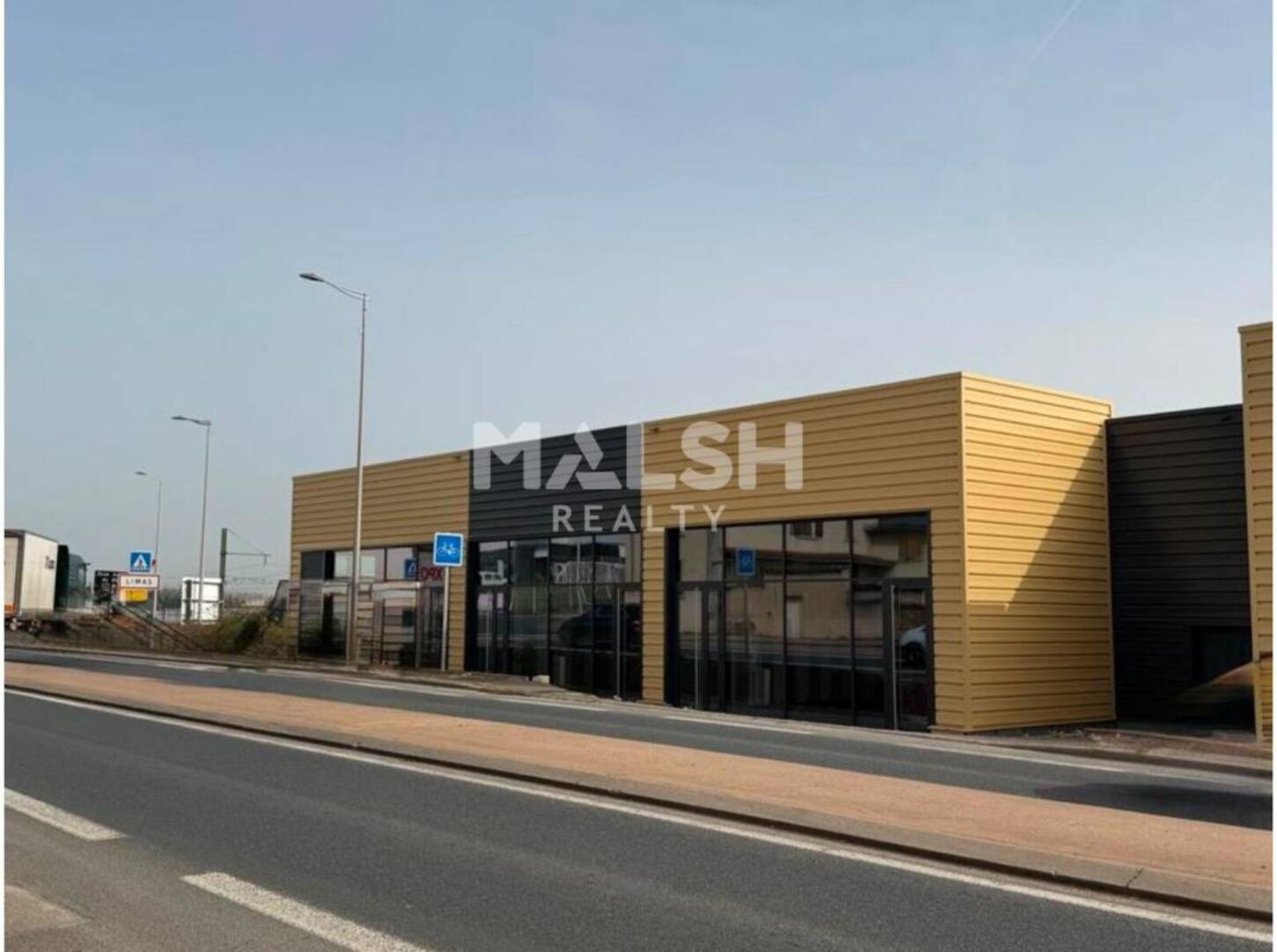 MALSH Realty & Property - Local commercial - Extérieurs NORD (Villefranche / Belleville) - Limas - 2