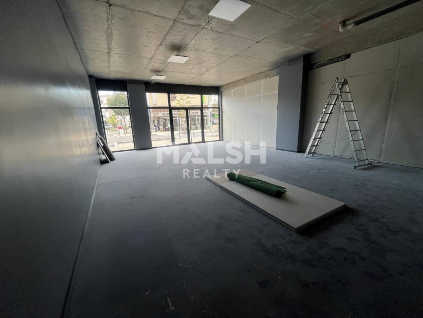 MALSH Realty & Property - Local commercial - Est lyonnais (Aéroport à confirmer) - Saint-Laurent-de-Mure - 2