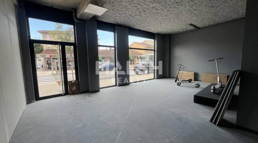 MALSH Realty & Property - Local commercial - Est lyonnais (Aéroport à confirmer) - Saint-Laurent-de-Mure - 5