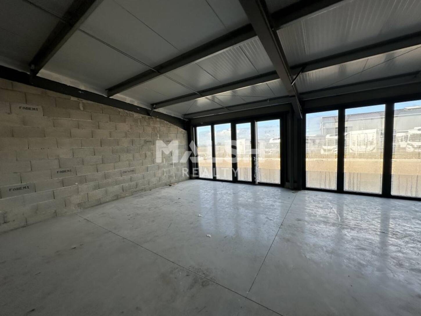 MALSH Realty & Property - Local commercial - Extérieurs SUD  (Vallée du Rhône) - Arzay - 2