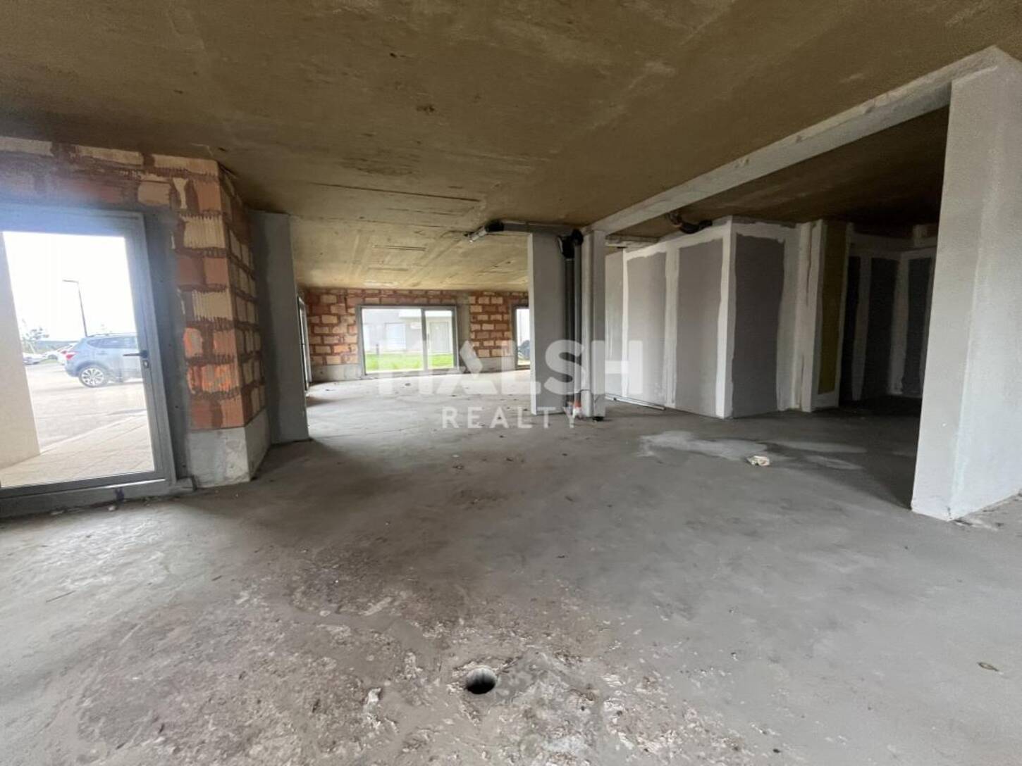 MALSH Realty & Property - Local commercial - Extérieurs NORD (Villefranche / Belleville) - Anse - 2