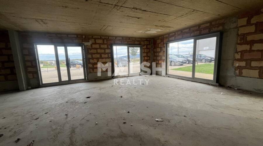 MALSH Realty & Property - Local commercial - Extérieurs NORD (Villefranche / Belleville) - Anse - 3