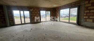 MALSH Realty & Property - Local commercial - Extérieurs NORD (Villefranche / Belleville) - Anse - 3