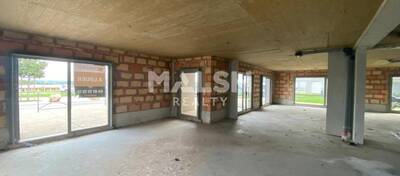 MALSH Realty & Property - Local commercial - Extérieurs NORD (Villefranche / Belleville) - Jassans-Riottier - 3