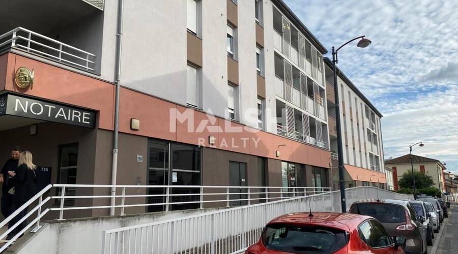 MALSH Realty & Property - Local commercial - Extérieurs NORD (Villefranche / Belleville) - Jassans-Riottier - 1