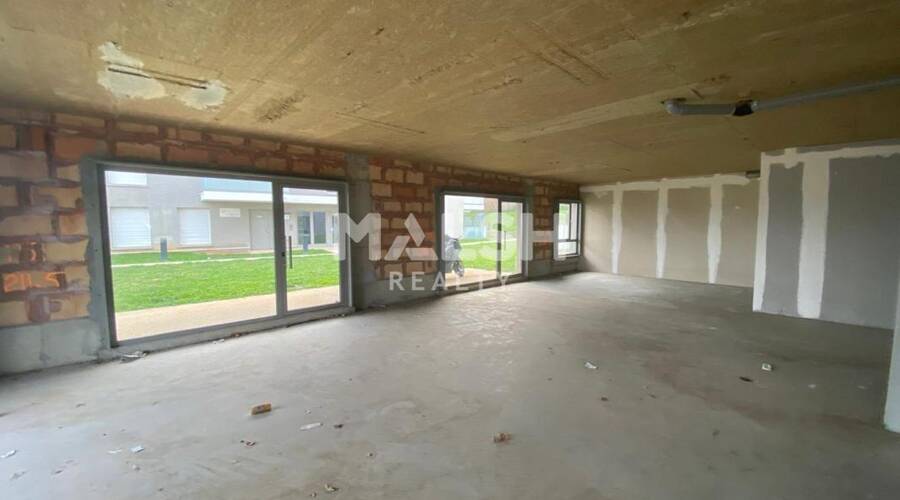 MALSH Realty & Property - Local commercial - Extérieurs NORD (Villefranche / Belleville) - Jassans-Riottier - 2