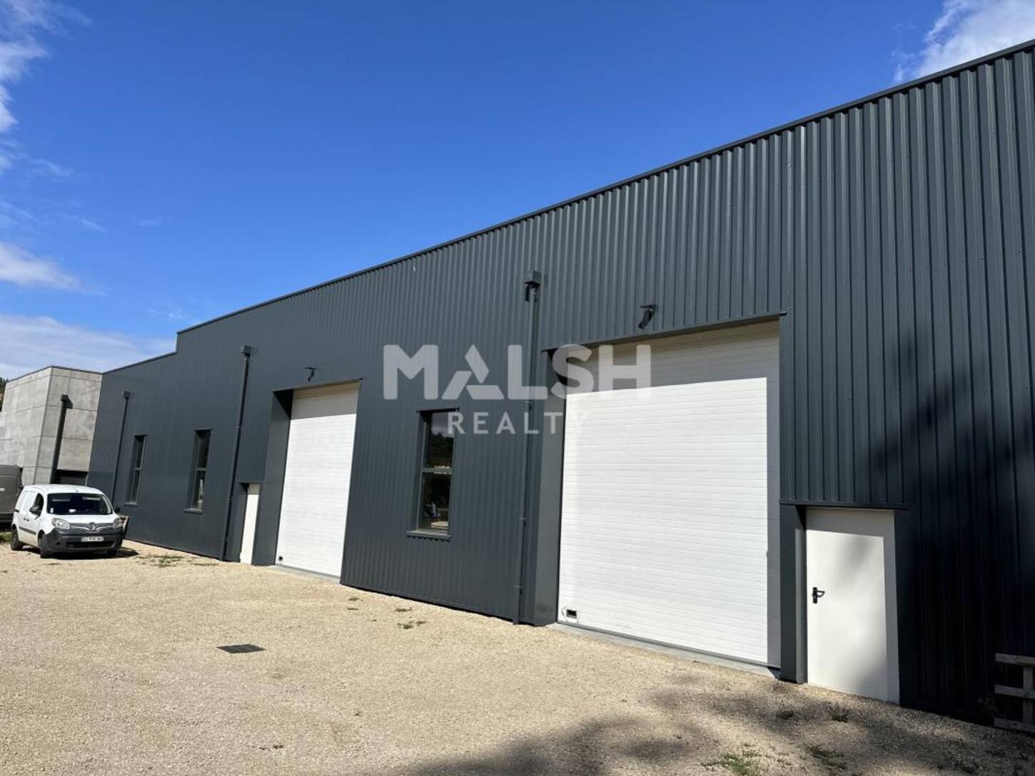 MALSH Realty & Property - Local d'activités - Nord Isère ( Ile d'Abeau / St Quentin Falavier ) - Saint-Clair-de-la-Tour - 2
