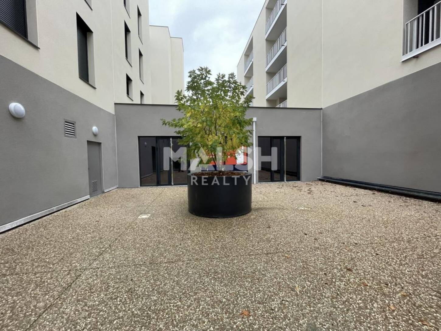 MALSH Realty & Property - Local commercial - Talaudière - 2