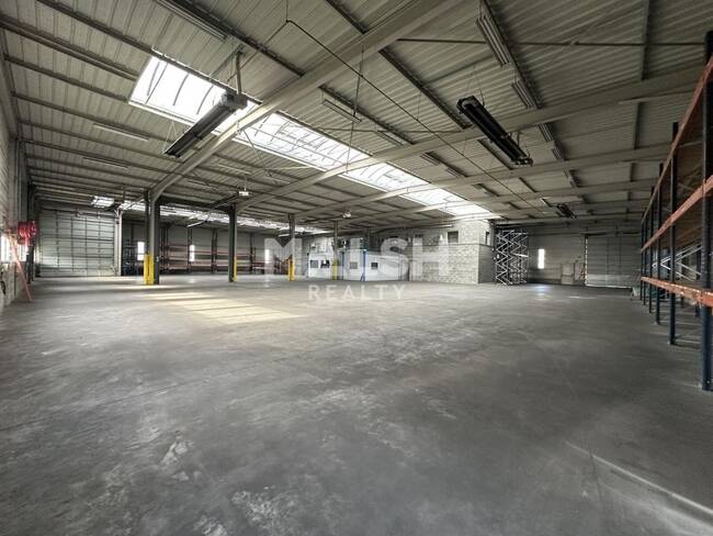 MALSH Realty & Property - Local d'activités - Lyon EST (St Priest /Mi Plaine/ A43 / Eurexpo) - Genas - 1