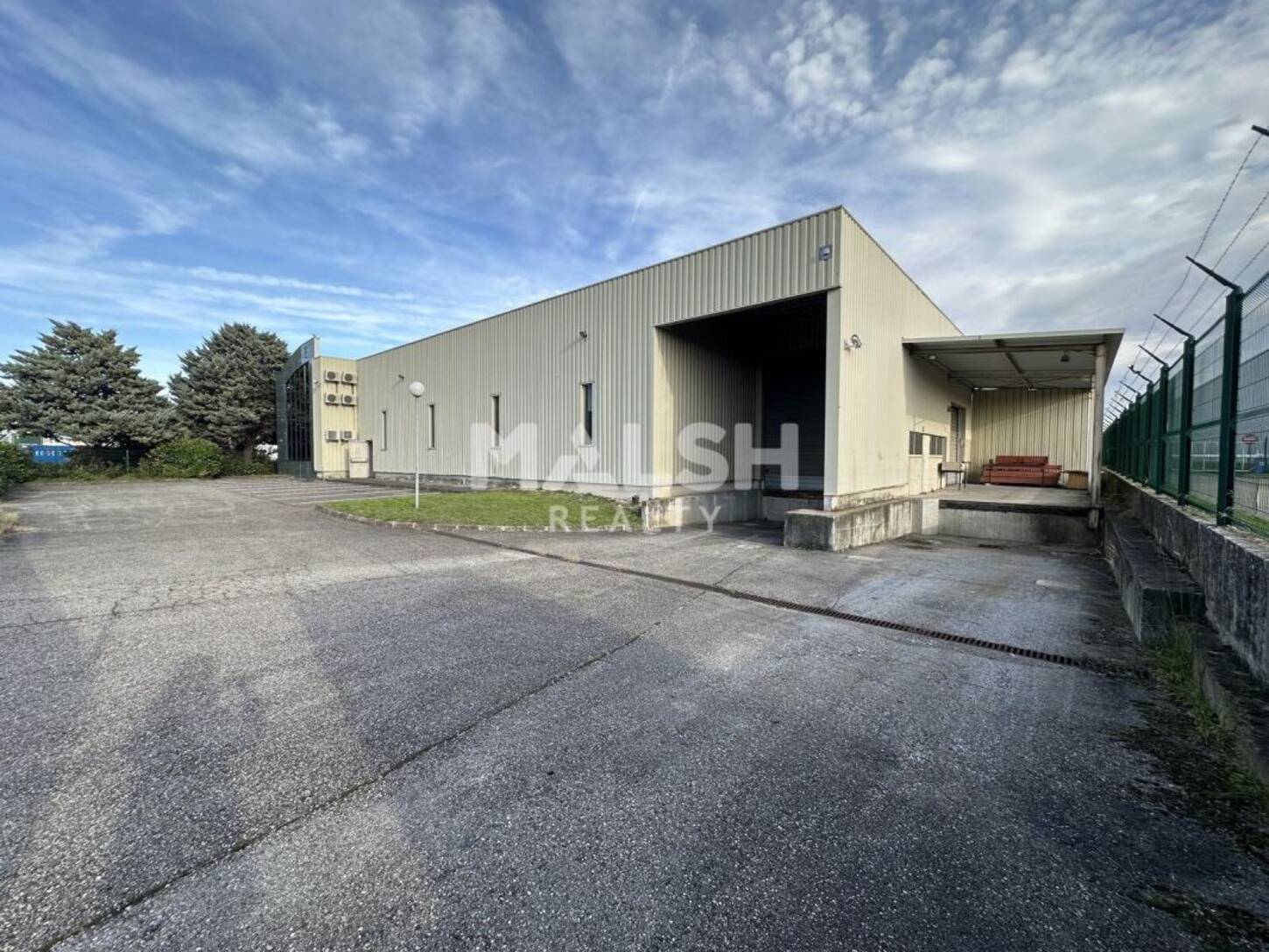 MALSH Realty & Property - Local d'activités - Lyon EST (St Priest /Mi Plaine/ A43 / Eurexpo) - Genas - 2