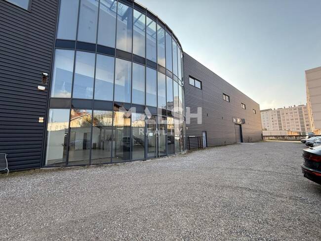 MALSH Realty & Property - Local d'activités - Carré de Soie / Grand Clément / Bel Air - Villeurbanne - 1