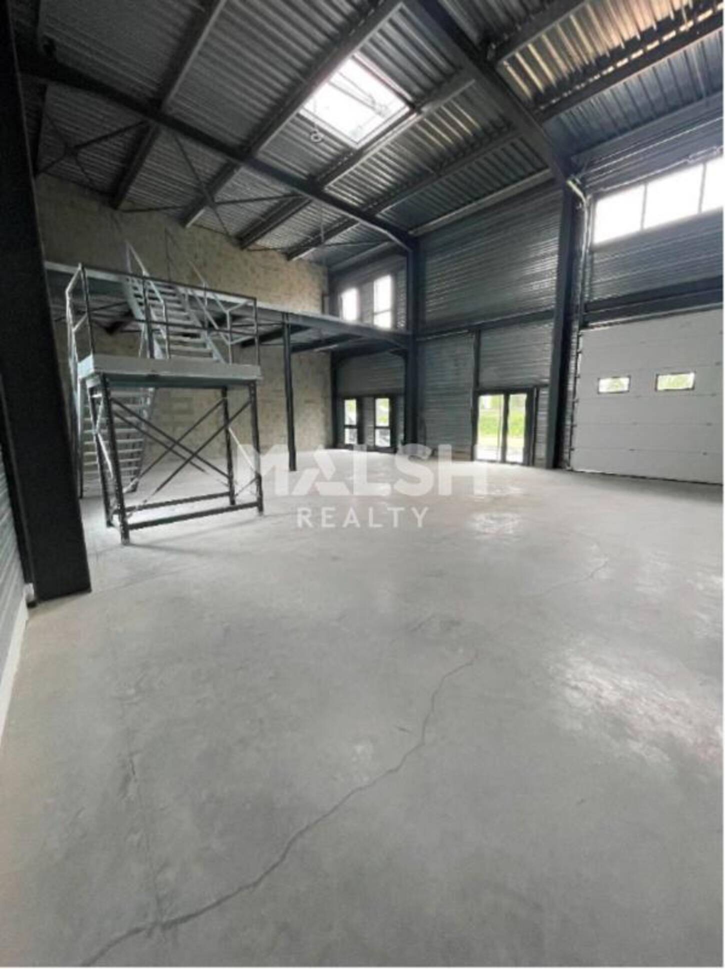 MALSH Realty & Property - Local d'activités - Nord Isère ( Ile d'Abeau / St Quentin Falavier ) - Bourgoin-Jallieu - 2