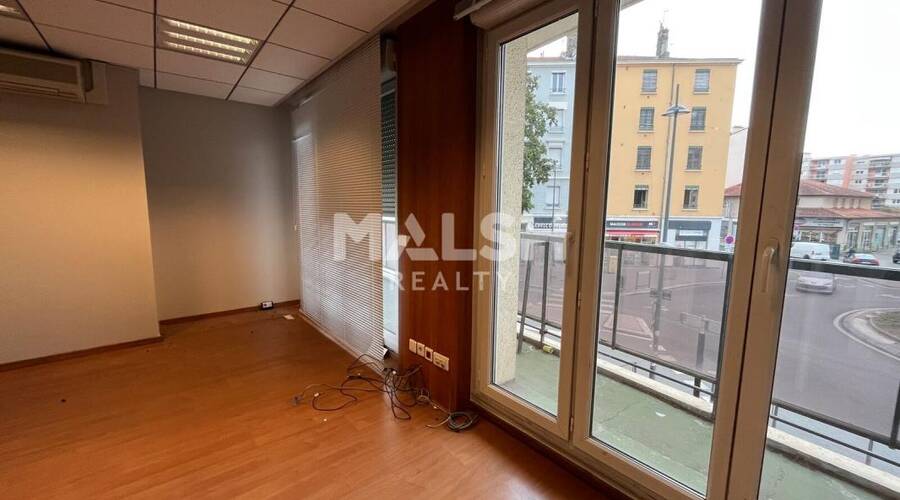 MALSH Realty & Property - Local commercial - Carré de Soie / Grand Clément / Bel Air - Villeurbanne - 7