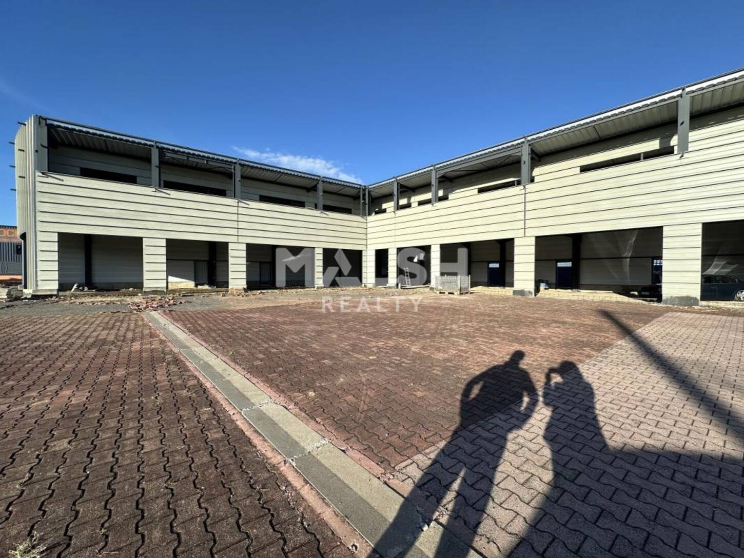 MALSH Realty & Property - Local d'activités - Extérieurs NORD (Villefranche / Belleville) - Guéreins - 2