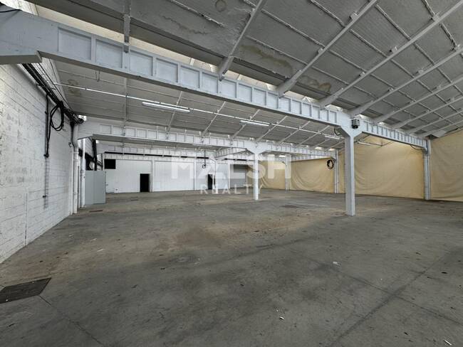 MALSH Realty & Property - Local d'activités - Lyon Nord Est (Rhône Amont) - Décines-Charpieu - 1