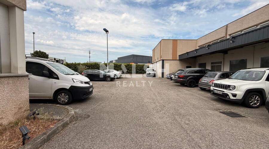 MALSH Realty & Property - Local d'activités - Carré de Soie / Grand Clément / Bel Air - Vaulx-en-Velin - 17