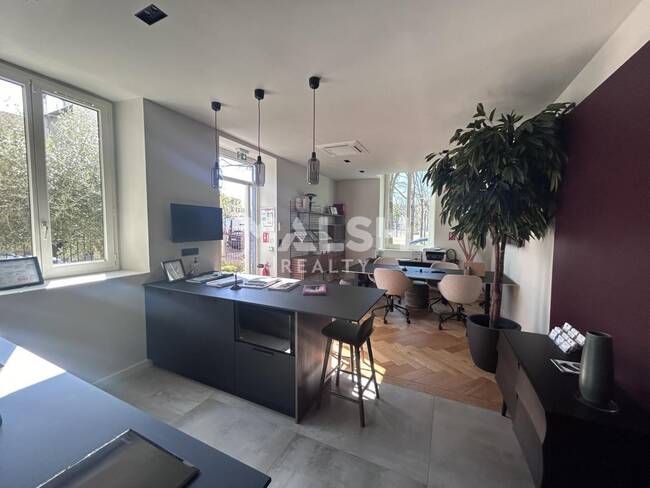 MALSH Realty & Property - Local commercial - Lyon Nord Ouest (Techlid / Monts d'Or) - Écully - 1