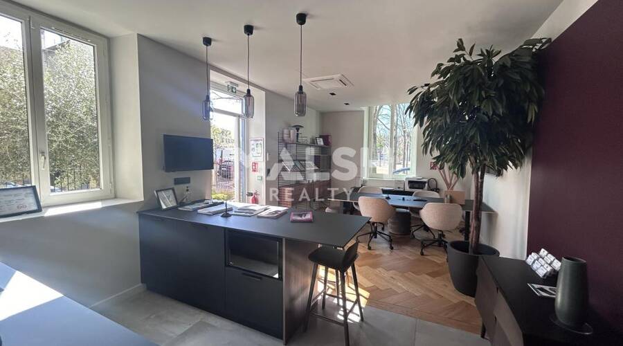 MALSH Realty & Property - Local commercial - Lyon Nord Ouest (Techlid / Monts d'Or) - Écully - 1