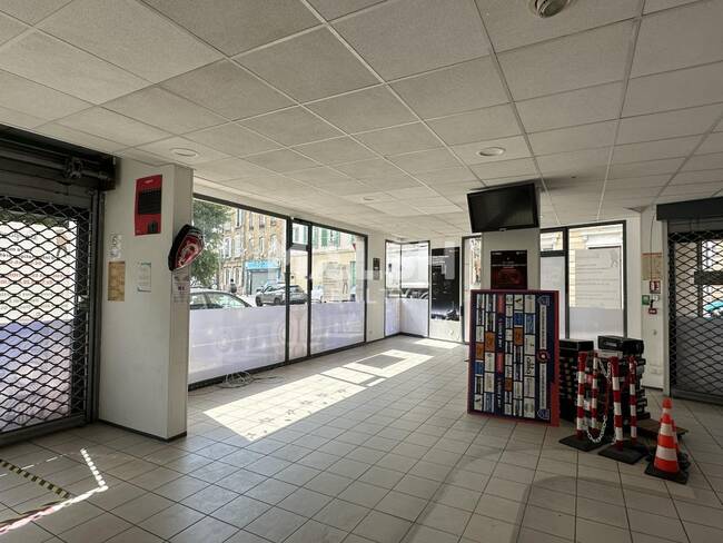 MALSH Realty & Property - Local commercial - Extérieurs NORD (Villefranche / Belleville) - Villefranche-sur-Saône - 1