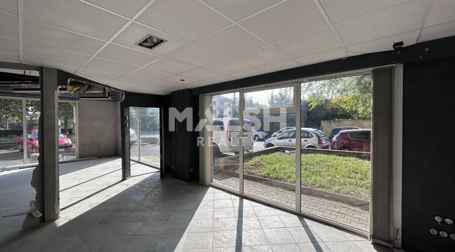 MALSH Realty & Property - Local commercial - Extérieurs NORD (Villefranche / Belleville) - Villefranche-sur-Saône - 3