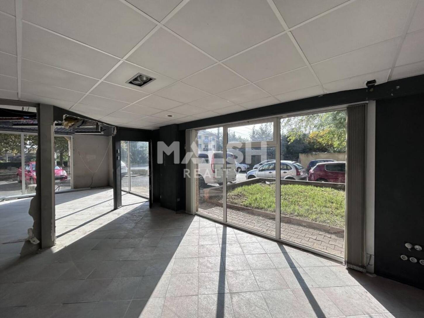 MALSH Realty & Property - Local commercial - Extérieurs NORD (Villefranche / Belleville) - Villefranche-sur-Saône - 2