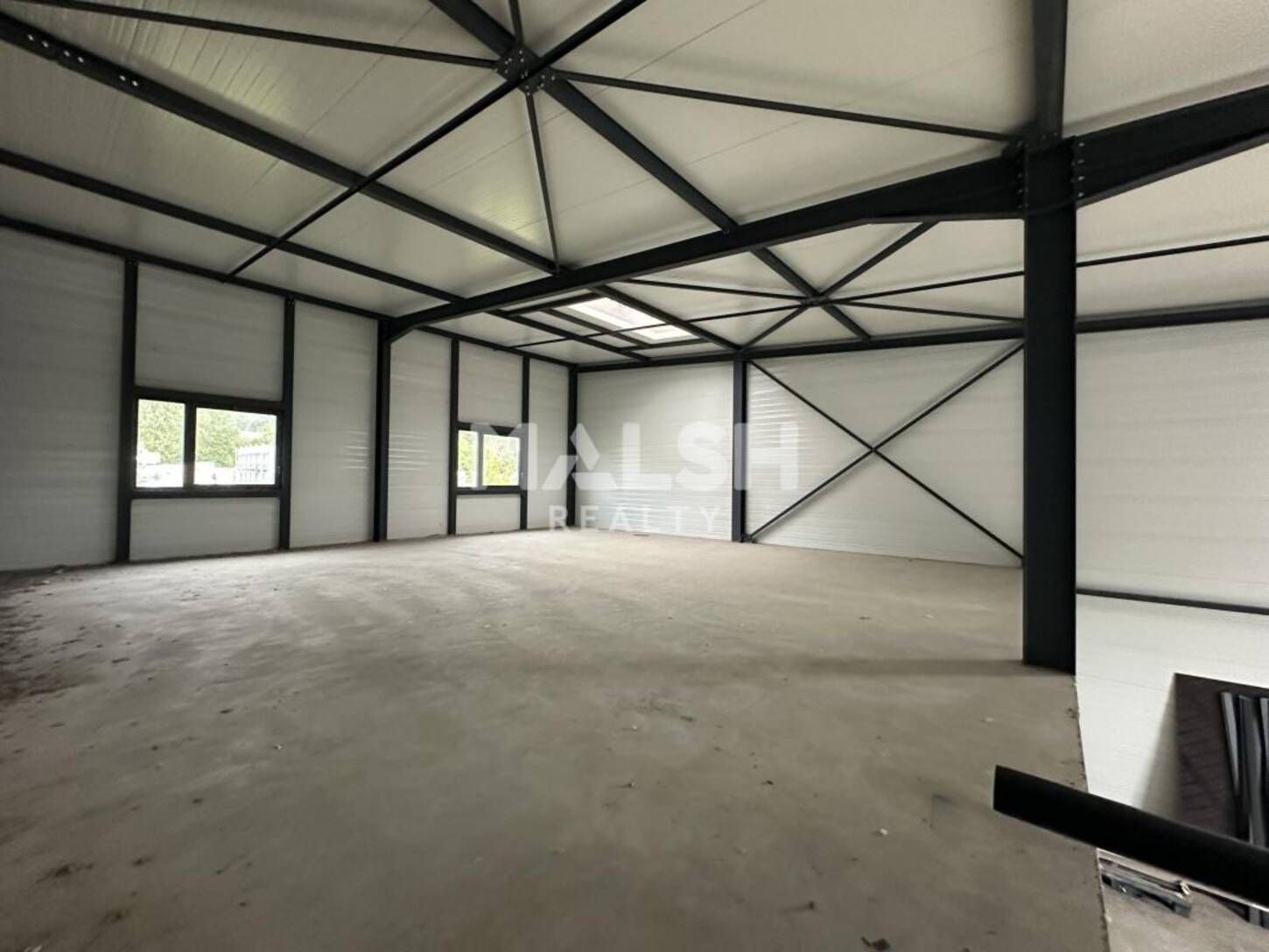 MALSH Realty & Property - Local d'activités - Extérieurs NORD (Villefranche / Belleville) - Trévoux - 2