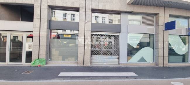 MALSH Realty & Property - Local commercial - Carré de Soie / Grand Clément / Bel Air - Villeurbanne - 1