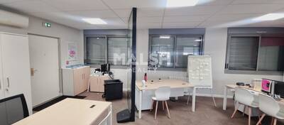 MALSH Realty & Property - Local commercial - Carré de Soie / Grand Clément / Bel Air - Villeurbanne - 3