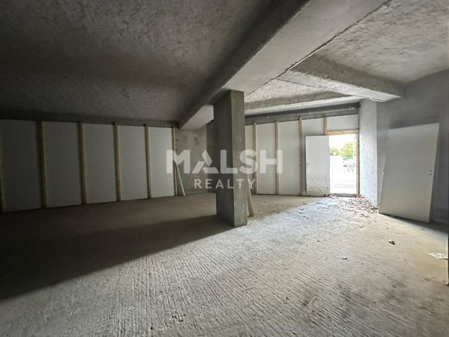 MALSH Realty & Property - Local commercial - Extérieurs NORD (Villefranche / Belleville) - Villefranche-sur-Saône - 2