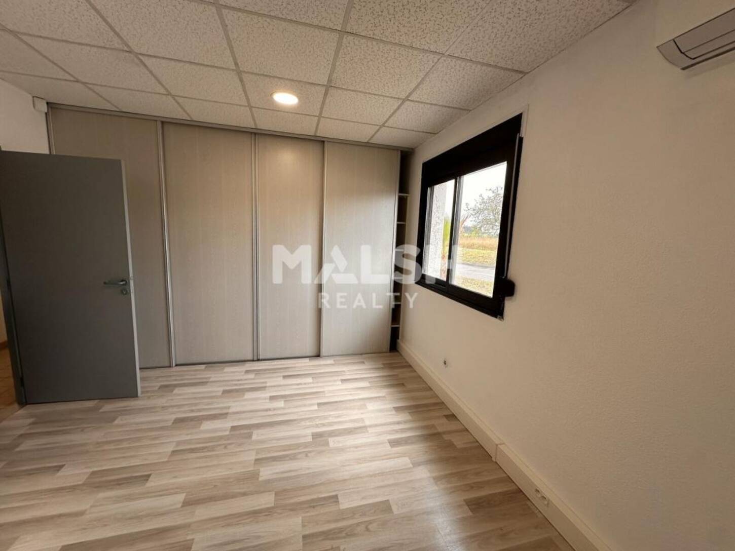 MALSH Realty & Property - Bureau - Extérieurs SUD  (Vallée du Rhône) - Pont-Évêque - 2
