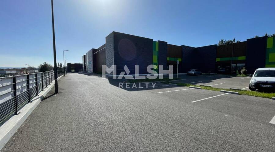 MALSH Realty & Property - Local commercial - Extérieurs NORD (Villefranche / Belleville) - Anse - 4