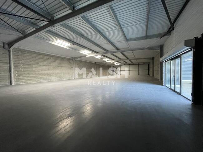 MALSH Realty & Property - Local commercial - Extérieurs NORD (Villefranche / Belleville) - Anse - 1